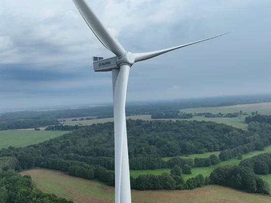 Prąd z nowej farmy wiatrowej Taurona coraz bliżej